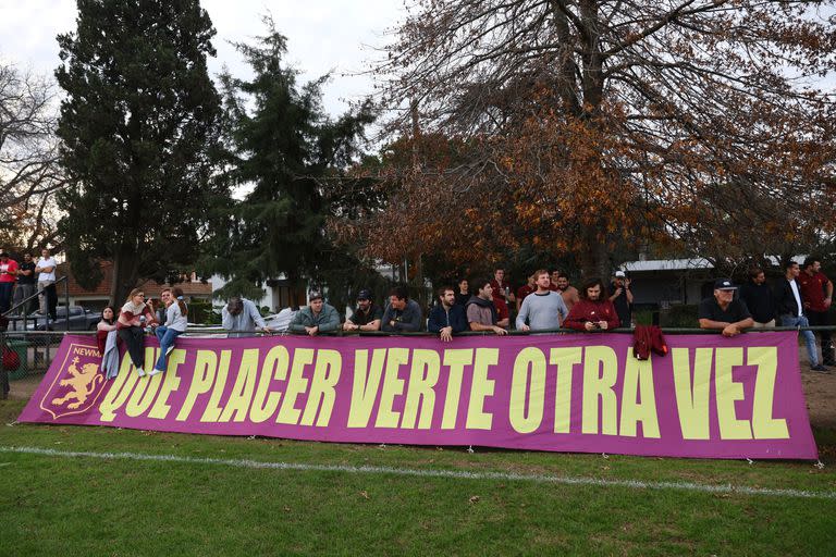 Los simpatizantes de Newman fueron elocuentes en la vuelta de Gosio: "Que placer verte otra vez".