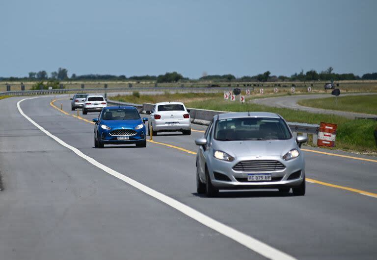 Uno de los pocos hábitos que la volatilidad actual no logró alterar es la elección del auto o micro como medio predilecto de transporte