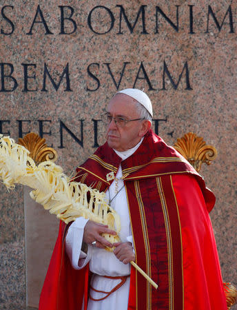 Pope Francis holds palm as he leads the Palm Sunday Mass in Saint Peter's Square at the Vatican, March 25, 2018 REUTERS/Tony Gentile