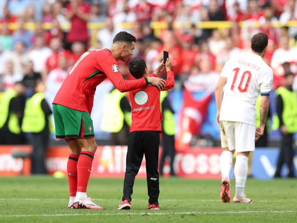 Stand für ein Foto bereit: Cristiano Ronaldo (IMAGO/Paul Currie/Shutterstock)