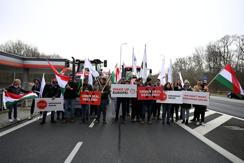 Farmers protest at the Czech-Slovak border in Holic