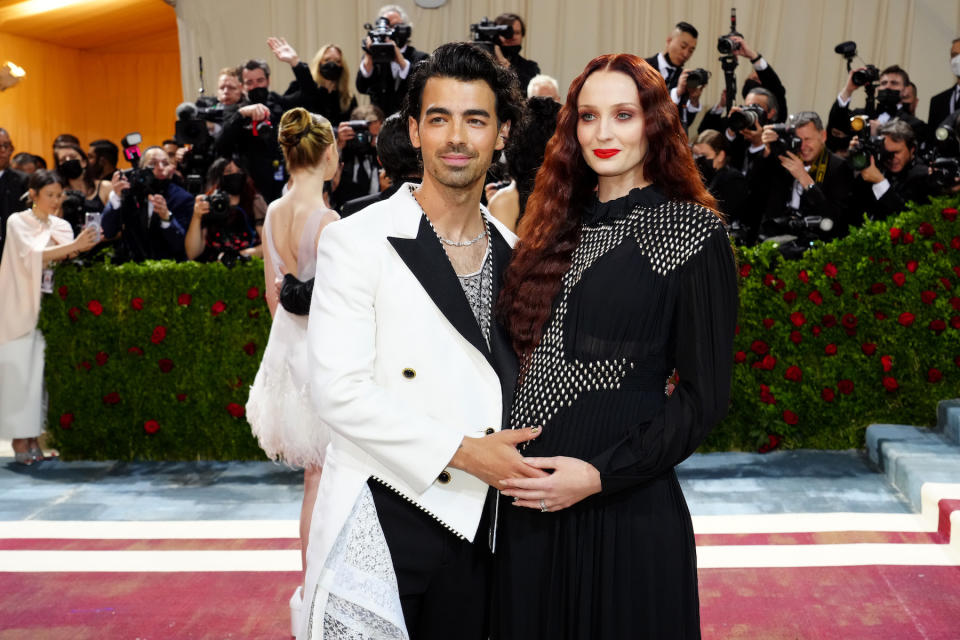 NEW YORK, NEW YORK - MAY 02: (L-R) Joe Jonas and Sophie Turner attend The 2022 Met Gala Celebrating "In America: An Anthology of Fashion" at The Metropolitan Museum of Art on May 02, 2022 in New York City. (Photo by Jeff Kravitz/FilmMagic)