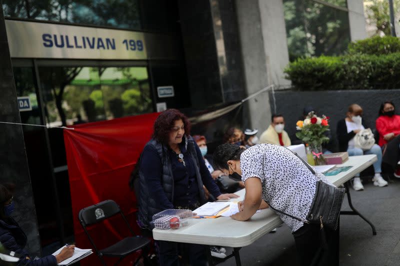 Workers continue to strike at Mexican magnate Slim's Telmex