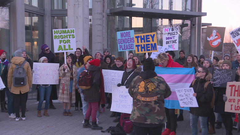 Protesters decry Jordan Peterson talk outside National Gallery of Canada