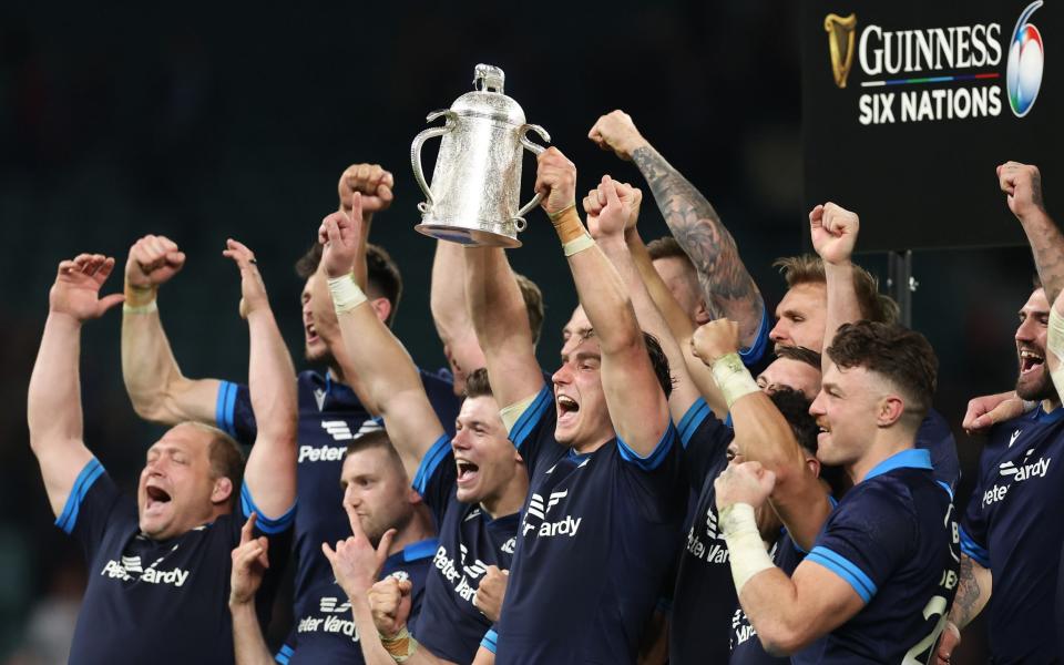 Scotland team lift the Calcutta Cup - Julian Finney/Getty Images