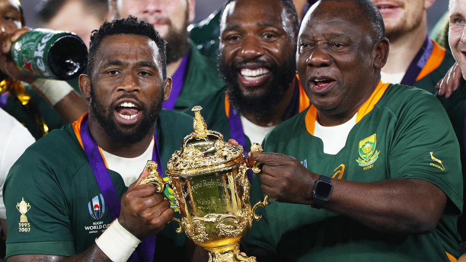 Cyril Ramaphosa, President of South Africa lifts the Web Ellis Cup with Siya Kolisi of South Africa following their victory against England in the Rugby World Cup 2019 Final. (Photo by Lynne Cameron/Getty Images)