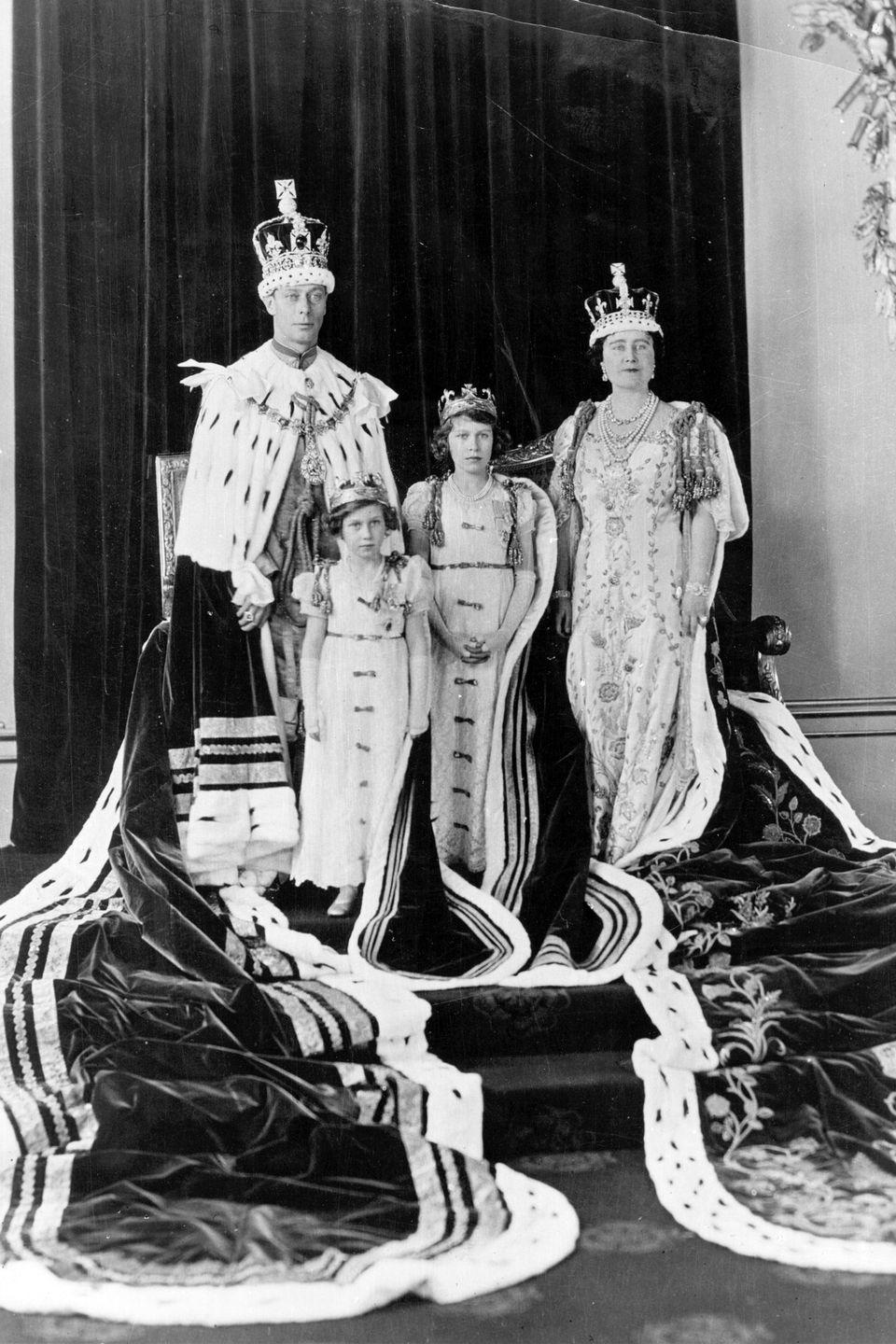 <p>With her father King George VI, her mother Queen Elizabeth, and her sister Princess Margaret in their coronation robes in 1937.</p>