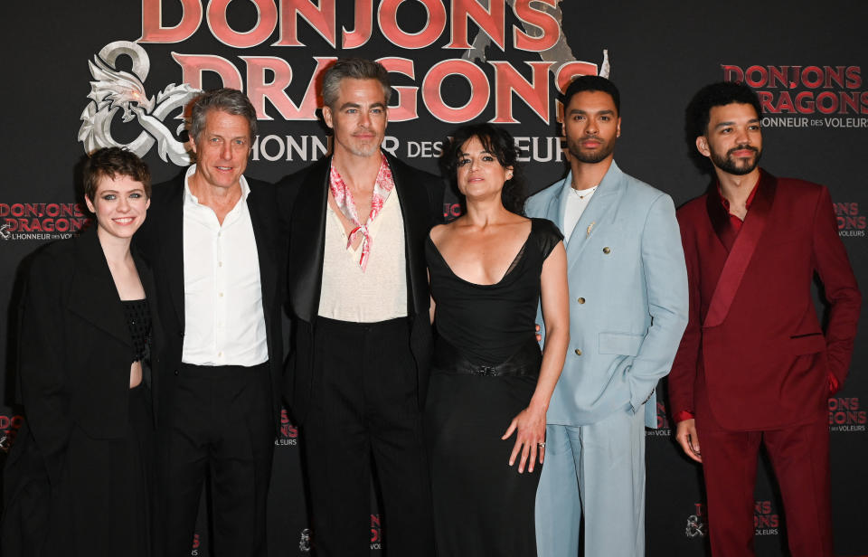 Sophia Lillis, Hugh Grant, Chris Pine, Michelle Rodriguez, Regé-Jean Page et Justice Smith au photocall de l’avant-première du film « Donjons e...