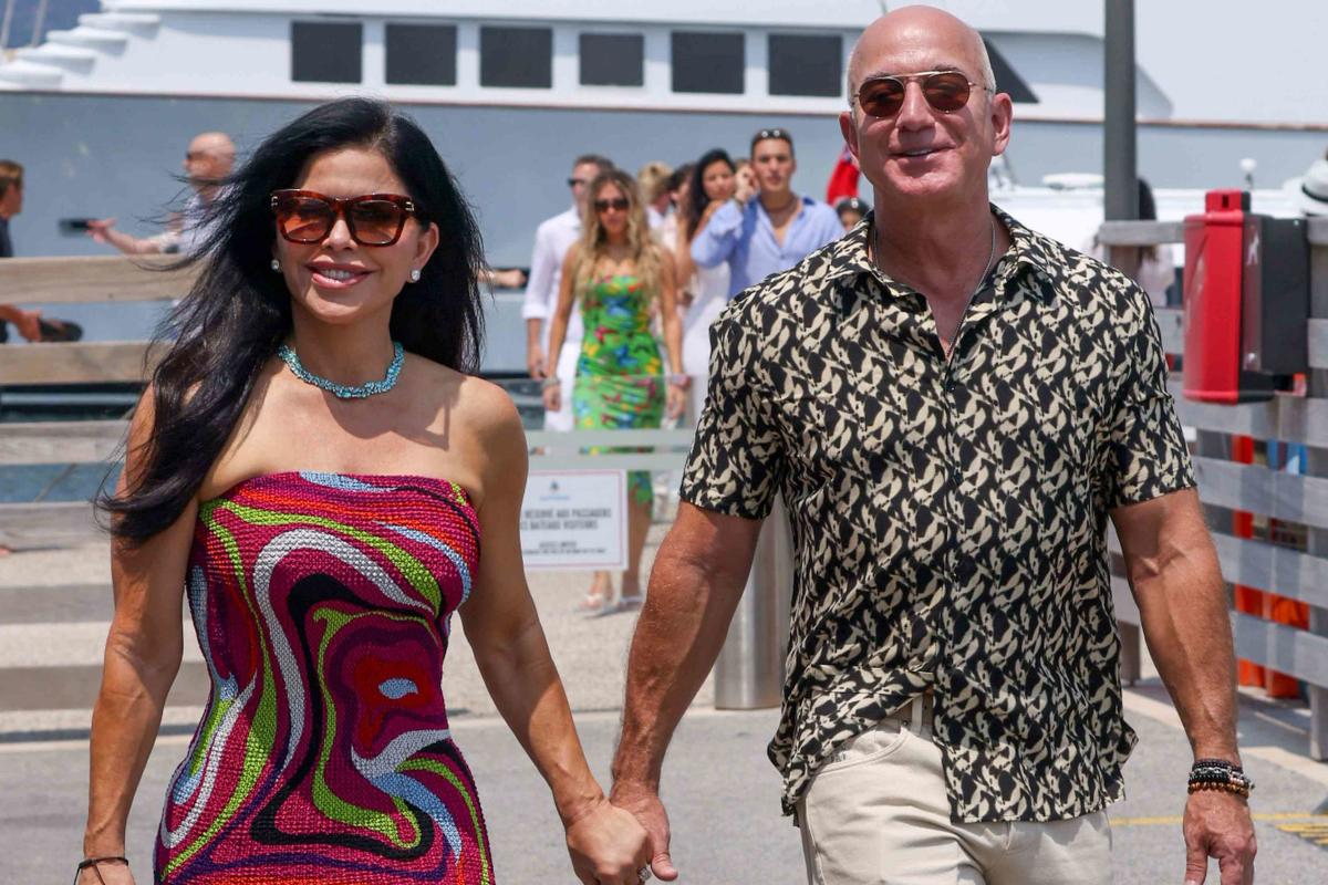 Jeff Bezos And Lauren Sánchez Enjoy Engagement Party Aboard 500m Yacht Source Time News 0525