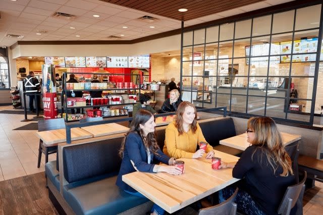 Tim Hortons Entrepreneurs Open New Restaurant in Thunder Bay