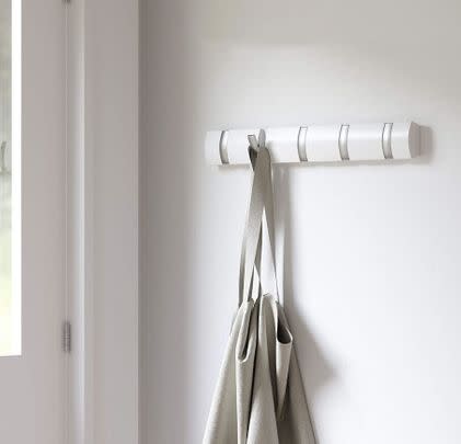 Make a 32% saving on this wall-mounted coat rack with five hooks