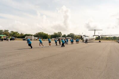 Haul for Hope at Billy Bishop Toronto City Airport. (CNW Group/Billy Bishop Toronto City Airport)