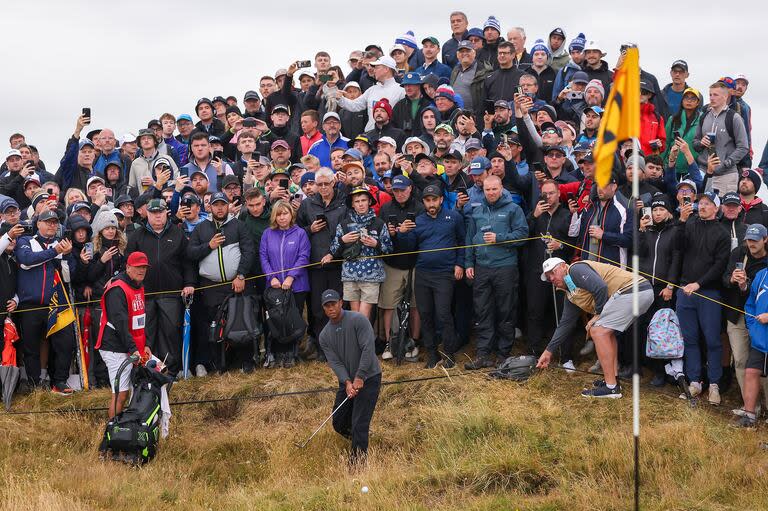 Así de agreste, así de difícil es Royal Troon, una típica cancha link escocesa, donde Tiger Woods empleó 8 tiros sobre el par en la apertura del Abierto Británico; deberá tener una recuperación casi milagrosa para superar el corte por primera vez desde 2018.