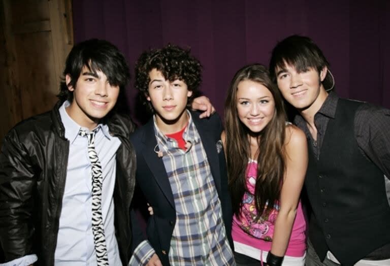 Cuatro adolescentes: los Jonas Brothers con Miley Cyrus en tiempos de la factoría Disney