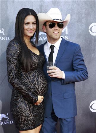 Country music singer Justin Moore and his wife Kate arrive at the 49th Annual Academy of Country Music Awards in Las Vegas, Nevada April 6, 2014. REUTERS/Steve Marcus