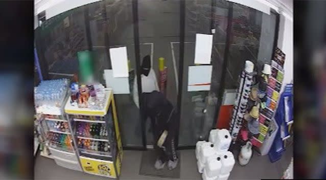 The pair had been in the area for two hours prior to the robbery.  Source: Victoria Police