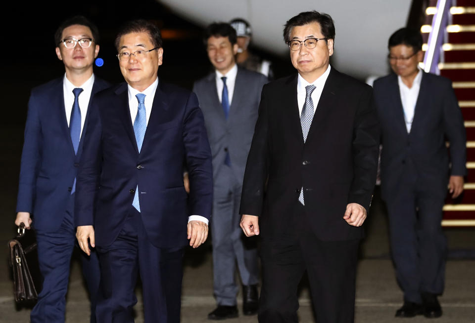 South Korean National Security Advisor Chung Eui-yong, center left, National Intelligence Service Director Suh Hoon, center right, and other delegates return from North Korea at Seoul Airport in Seongnam, South Korea, Wednesday, Sept. 5, 2018. A South Korean delegation met with North Korean leader Kim Jong Un on Wednesday during a visit to arrange an inter-Korean summit planned for this month and help rescue faltering nuclear diplomacy between Washington and Pyongyang.(Yun Dong-jin/Yonhap via AP)