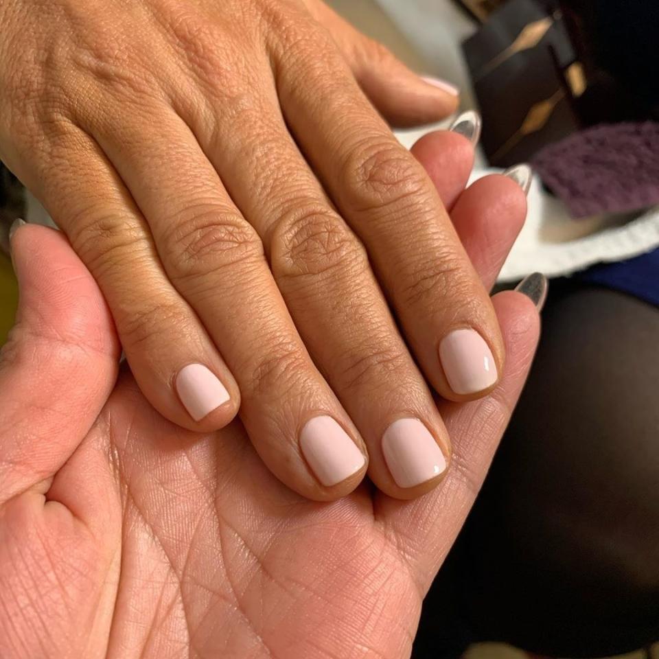 Salma Hayek's Short and Sweet Manicure