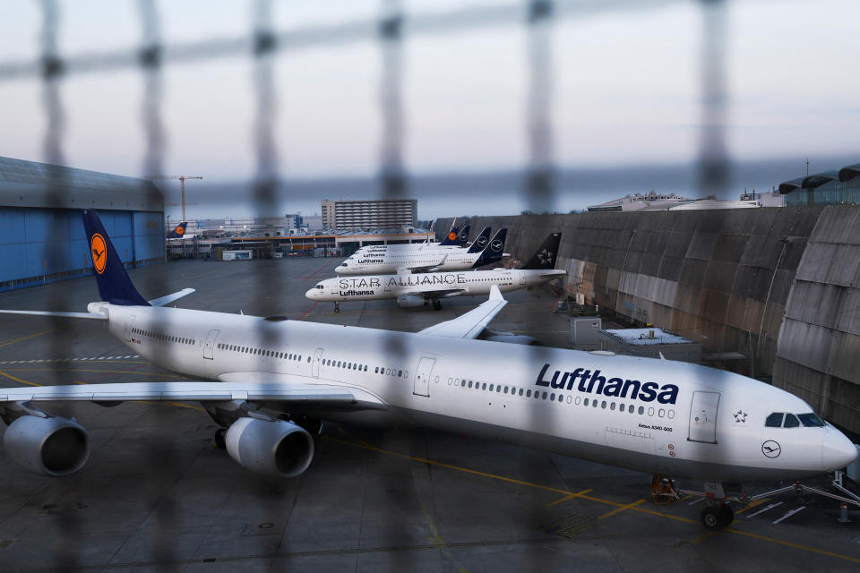 Flugzeuge stehen geparkt, da der Frankfurter Flughafen aufgrund eines Streiks der Gewerkschaft Verdi am 7. März 2024 in Frankfurt, Deutschland, für Passagiere mit geplanten Abflügen geschlossen ist. REUTERS/Kai Pfaffenbach