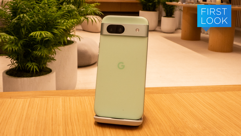 The Pixel 8a in Aloe. - Photo: Florence Ion / Gizmodo