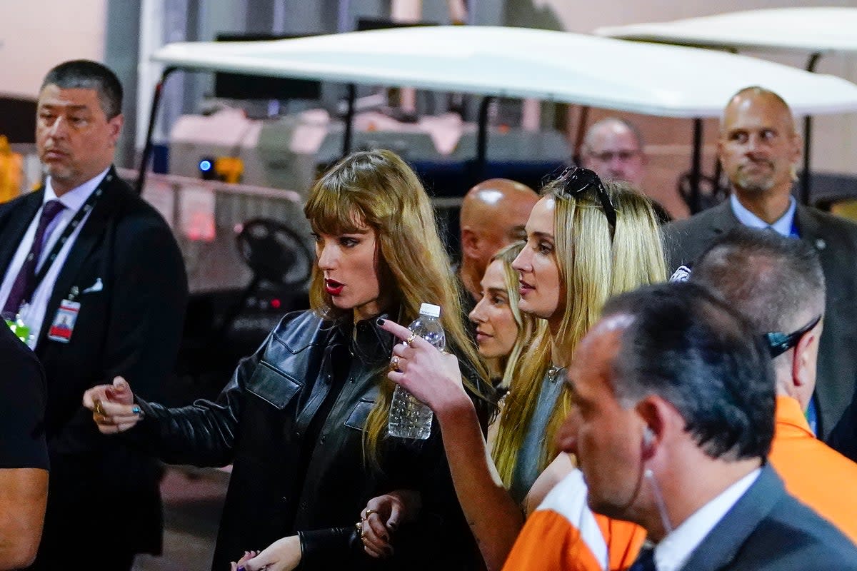 Taylor Swift and Sophie Turner (AP)