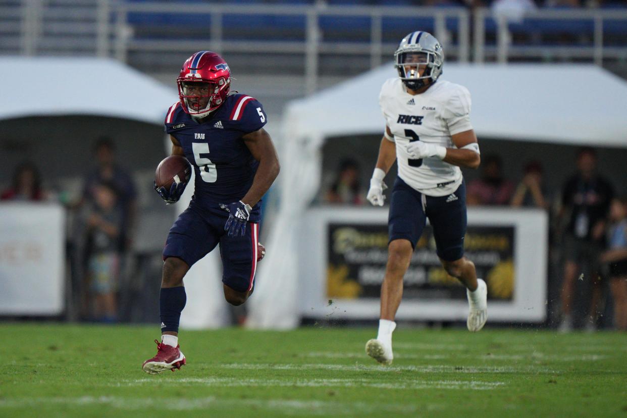 FAU running back Johnny Ford breaks off a run against Rice during Saturday night's game in Boca Raton.