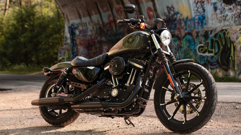 他所騎乘的車款是Harley-Davidson Sportster 883。(圖片來源/ Harley-Davidson)