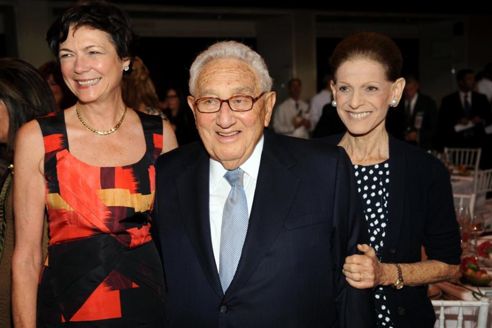 Diane Taylor, Henry Kissinger and Annette de la Renta in 2012.