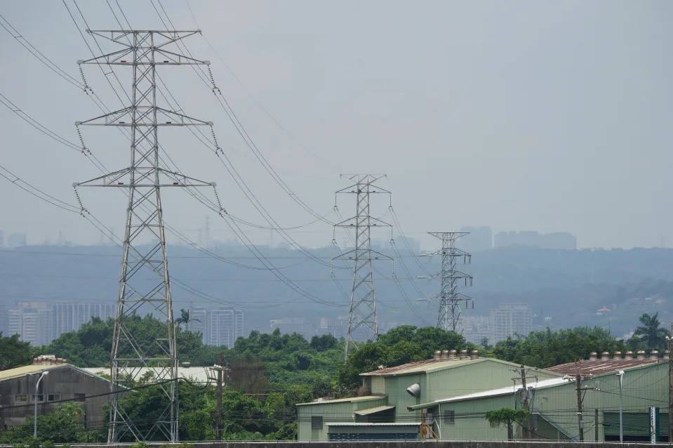 &#x007d93;&#x006fdf;&#x0090e8;&#x0096fb;&#x0050f9;&#x008cbb;&#x007387;&#x005be9;&#x008b70;&#x006703;27&#x0065e5;&#x006c7a;&#x008b70;&#x00ff0c;&#x005e73;&#x005747;&#x0096fb;&#x0050f9;&#x008abf;&#x005e45;&#x0070ba;8.4%&#x00ff0c;&#x005176;&#x004e2d;&#x009ad8;&#x0058d3;&#x003001;&#x007279;&#x009ad8;&#x0058d3;&#x007684;&#x007522;&#x00696d;&#x007528;&#x0096fb;&#x005927;&#x006236;&#x008abf;&#x006f32;15%&#x00ff0c;&#x004f46;&#x008003;&#x0091cf;&#x006c11;&#x00751f;&#x007269;&#x0050f9;&#x007a69;&#x005b9a;&#x006027;&#x00ff0c;&#x004f4f;&#x005b85;1000&#x005ea6;&#x004ee5;&#x004e0b;&#x003001;&#x005c0f;&#x005546;&#x005bb6;&#x0053ca;&#x004f4e;&#x0058d3;&#x007528;&#x0096fb;&#x003001;&#x009ad8;&#x0058d3;&#x004ee5;&#x004e0a;6&#x00985e;&#x007522;&#x00696d;&#x0053ca;&#x009ad8;&#x004e2d;&#x004ee5;&#x004e0b;&#x005b78;&#x006821;&#x004e0d;&#x008abf;&#x006574;&#x003002;&#x00ff08;&#x004e2d;&#x00592e;&#x00793e;&#x007167;&#x007247;&#x00ff09;