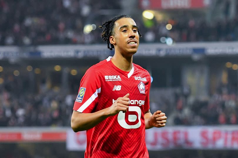 Leny Yoro looks on during a Ligue 1 game for Lille.