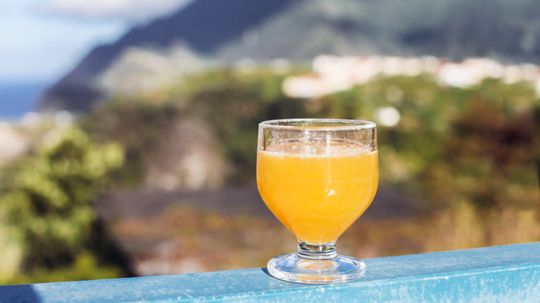 A glass of poncha outside