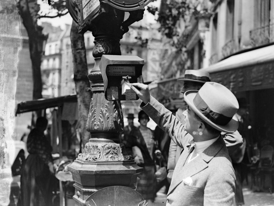 bus stop 1920s