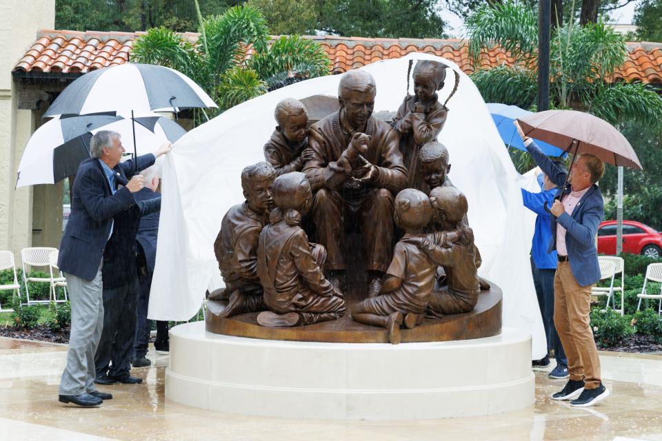 A Mister Rogers Statue has been unveiled at Rollins College.