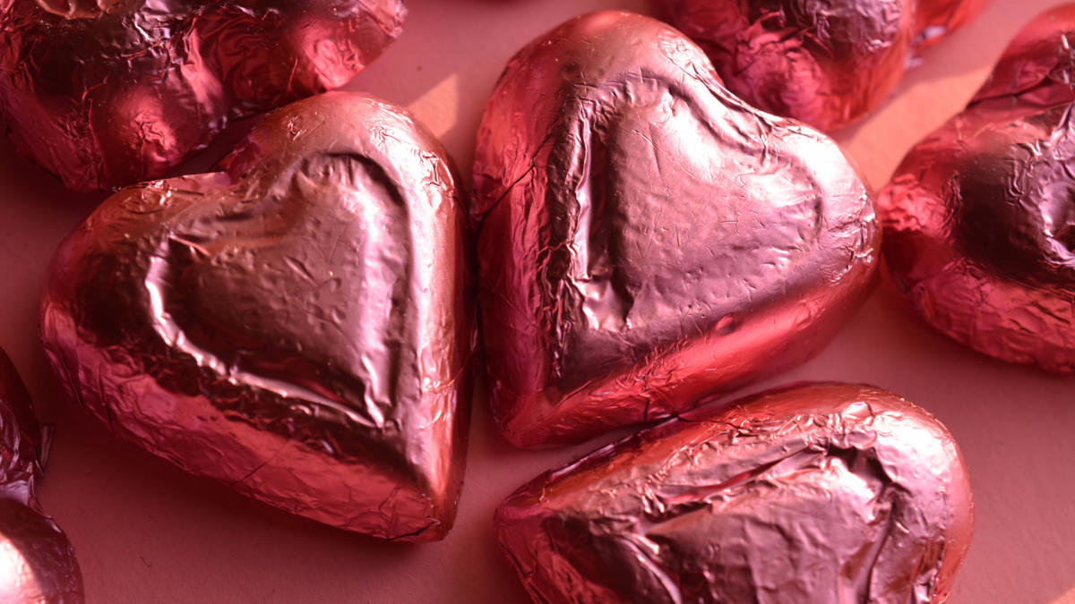 20+ Sweet Valentine's Day Statistics & Facts for 2024