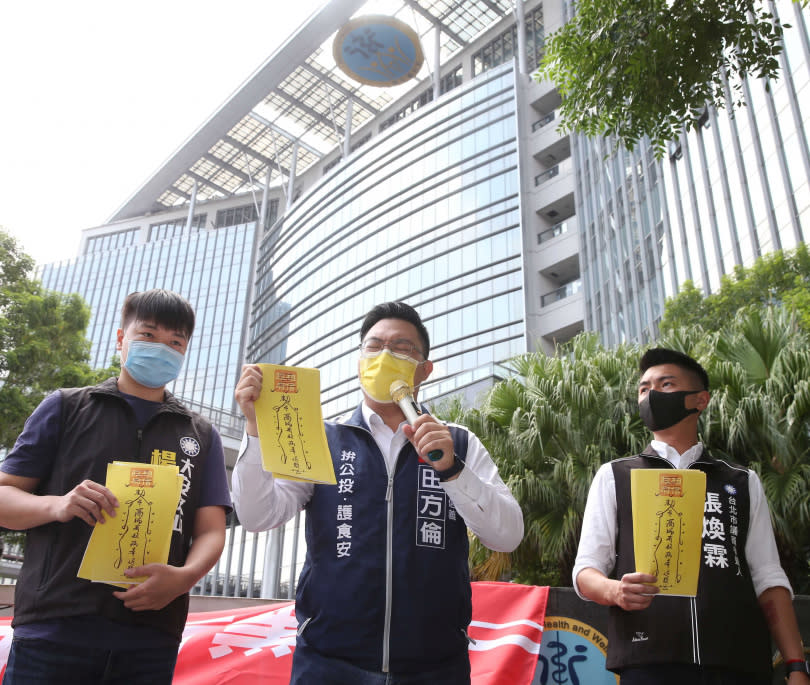 國民黨青年軍楊植斗（左）是台北市議員羅智強接班人選，年輕活力鬥志旺盛。（圖／報系資料庫）