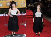 <p>Die exzentrische Schauspielerin trug die Schwarz-Weiß-Kreation von Marc Jacobs erstmals zu den SAG Awards 2011. Fast ein Jahr später wurde sie bei einer Premiere mit genau demselben Kleid auf dem roten Teppich gesichtet. [Bild: Getty] </p>