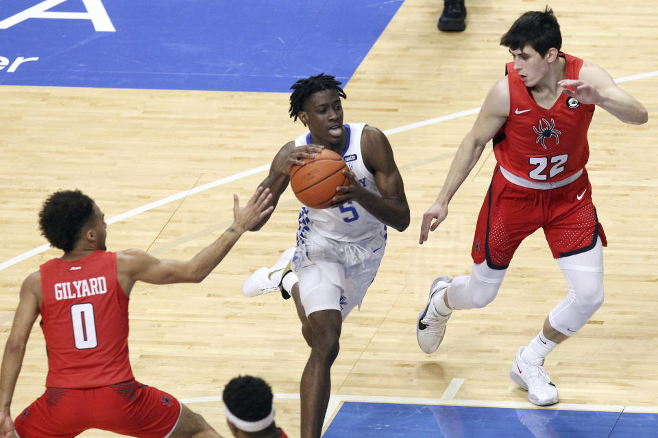 FILE - In this Nov. 29, 2020, file photo, Kentucky's Terrence Clarke, center, drives between Richmond's Jacob Gilyard (0) and Andre Gustavson (22) during the second half of an NCAA college basketball game in Lexington, Ky. Kentucky says freshman guard Clarke died following a car accident in Los Angeles. He was 19. The school announced Clarke’s death in a release Thursday night, April 22, 20221, but did not include any more details. (AP Photo/James Crisp, File)