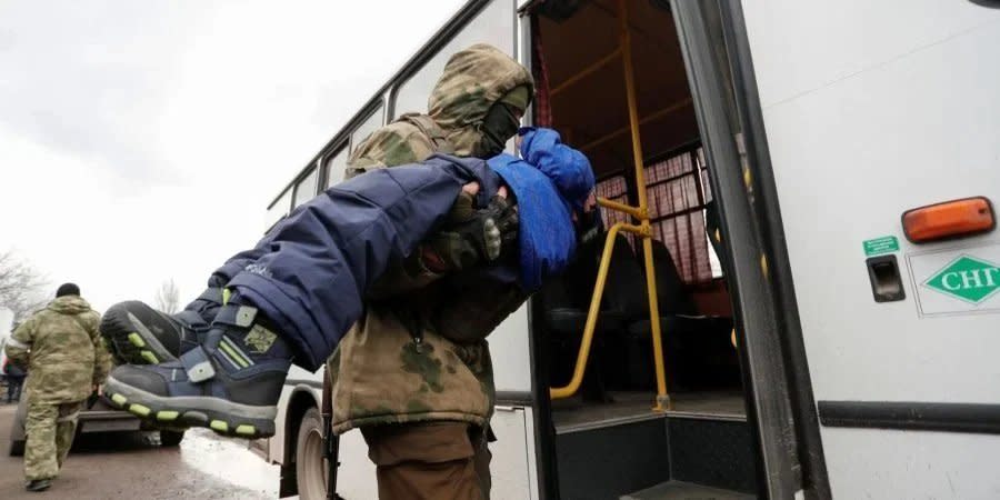 Russian invaders deport Ukrainians