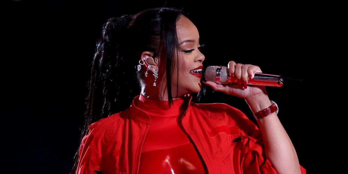 Rihanna Super Bowl Halftime Show Review – The Hollywood Reporter