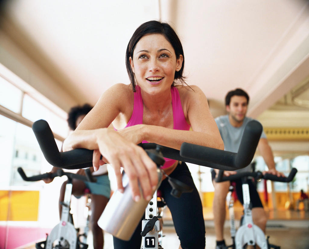 Depuis plusieurs années maintenant, la tendance sport est au vélo d'intérieur. (Photo : Getty Images)