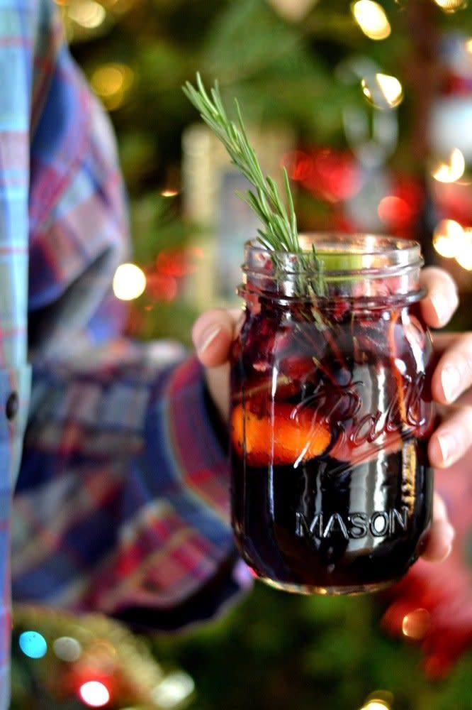 <strong>Get the <a href="http://www.bakeaholicmama.com/2014/12/winter-sangria.html" target="_blank">Winter Sangria recipe</a> from Bakeaholic Mama</strong>