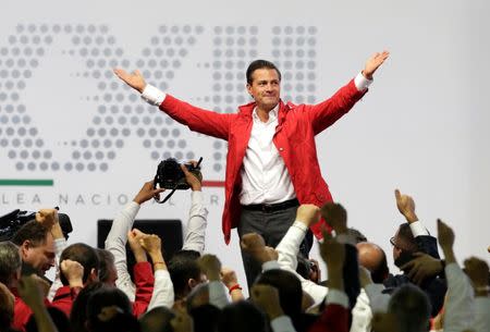 Mexican President Enrique Pena Nieto waves to supporters of the Institutional Revolutionary Party (PRI) during their national assembly ahead of the 2018 election at Mexico City’s Palacio de los Deportes, Mexico August 12, 2017. REUTERS/Henry Romero