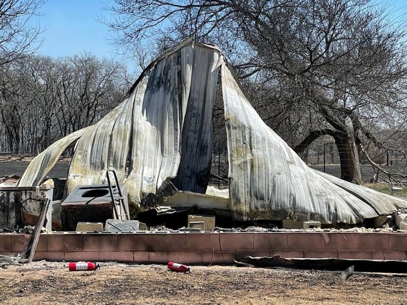 Houses burn in the Eastland Complex wildfire in Texas