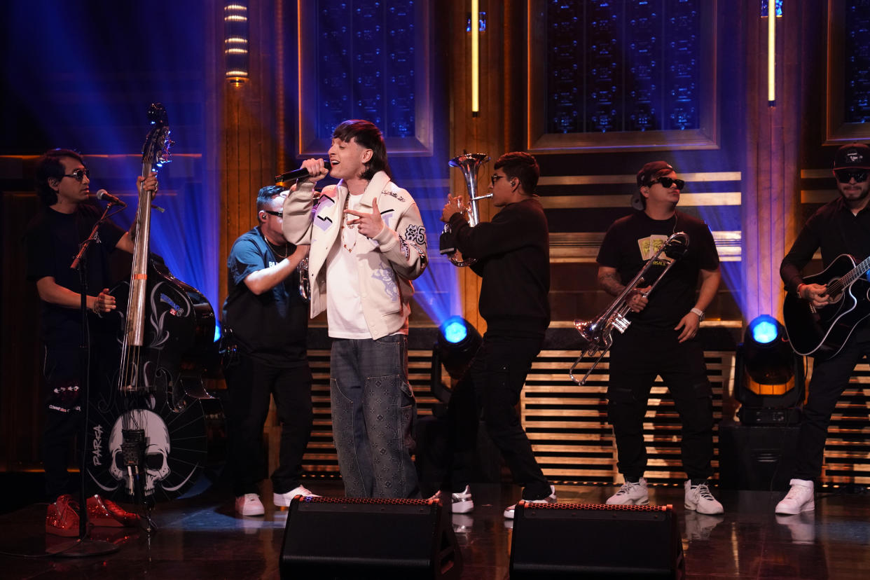 THE TONIGHT SHOW STARRING JIMMY FALLON -- Episode 1842 -- Pictured: Musical guest Peso Pluma performs on Friday, April 28, 2023 -- (Photo by: Rosalind O'Connor/NBC via Getty Images)