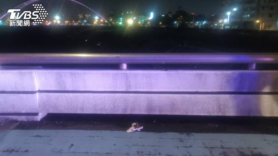 台中市東區昨（6）日晚間發生一起墜橋案。（圖／TVBS）