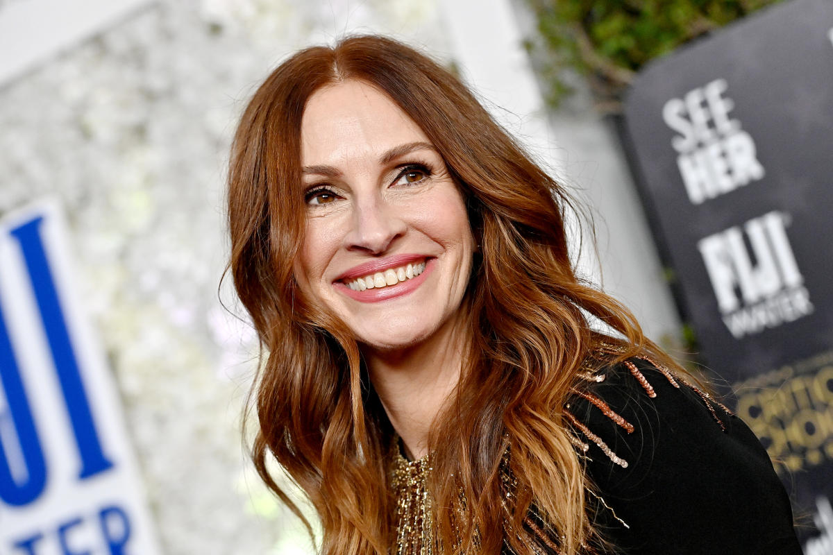 Julia Roberts goes fullblown bangs in stunning new look