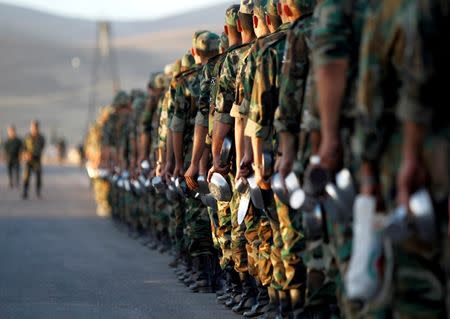 New Syrian army recruits carry their plates before heading for their Iftar (breaking fast) meals at a military training camp in Damascus, Syria June 26, 2016. REUTERS/Omar Sanadiki/ File Photo