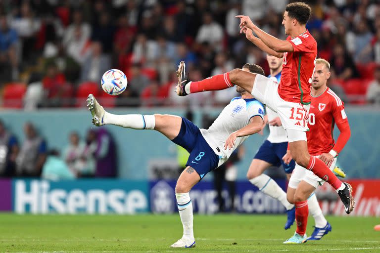 England's midfielder #08 Jordan Henderson and Wales' defender #15 Ethan Ampadu fight for the ball during the Qatar 2022 World Cup Group B football match between Wales and England at the Ahmad Bin Ali Stadium in Al-Rayyan, west of Doha on November 29, 2022. (Photo by ANDREJ ISAKOVIC / AFP)