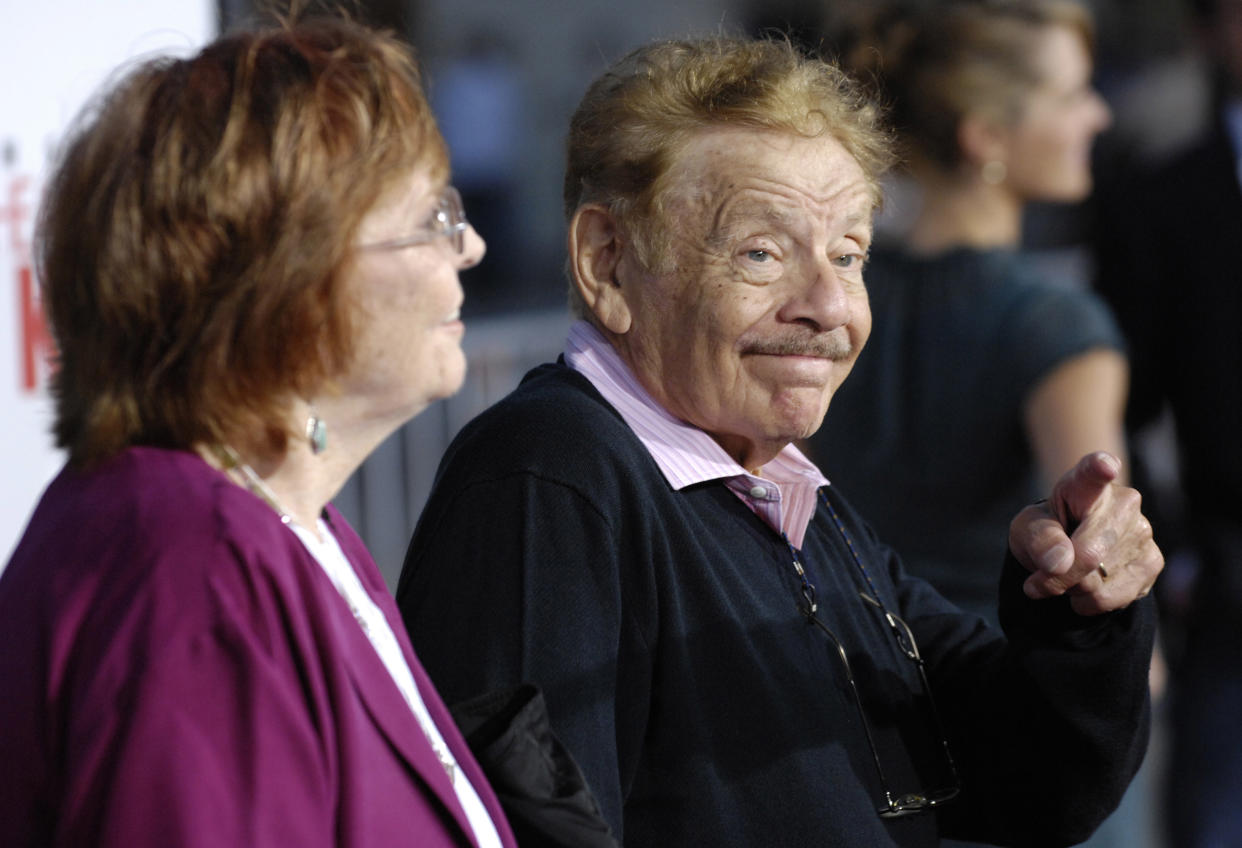 Jerry Stiller mit seiner Ehefrau Anne Meara bei einer Filmpremiere im Herbst 2007 )(Bild: Reuters/Chris Pizzello)