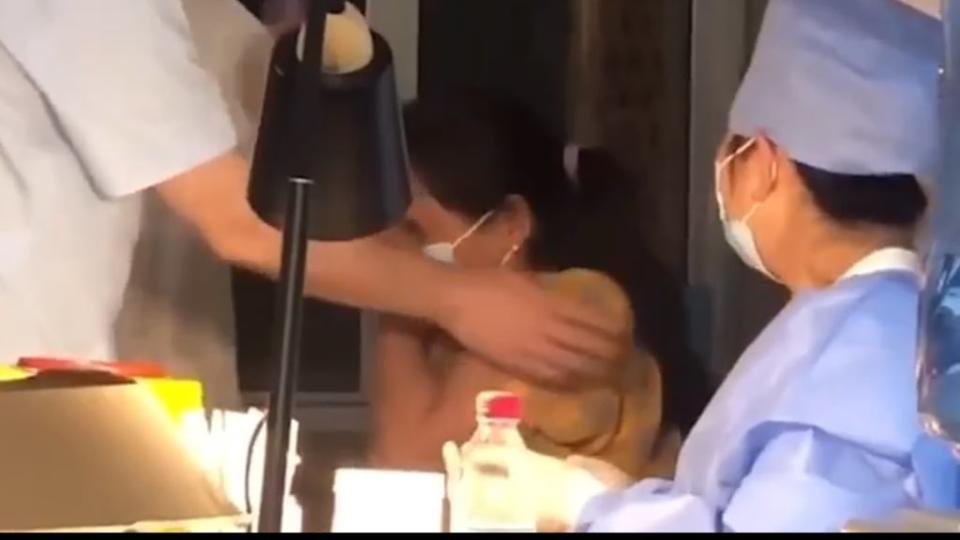 中國接種疫苗／女子因害怕打針慘被丈夫連環巴頭　網友竟為家暴男護航超傻眼